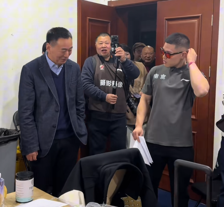 PG电子-同曦胜深圳，老板更衣室肯定全队，郭昊文汉兹获腰带，氛围极佳