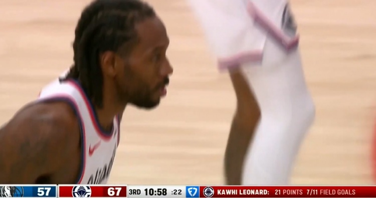 PG GAME-探囊取物！伦纳德冲击内线抛投得手 完成连续55场得分20+